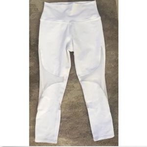 ALO Yoga Pants - ALO Coast Capris- White- Small ALO Yoga Pants - ALO Coast Capris- White- Small